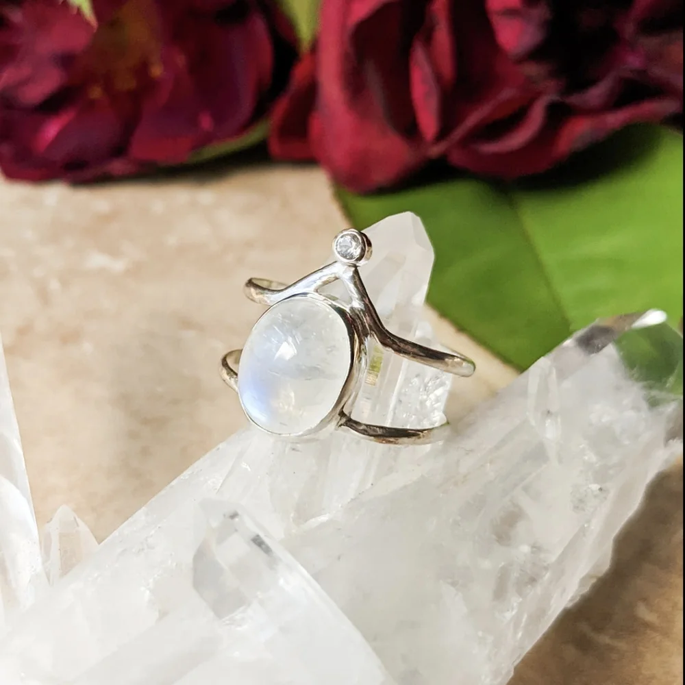 🦋LAST🦋 NWT Bentley & Lo Moonstone and Topaz .925 Ring